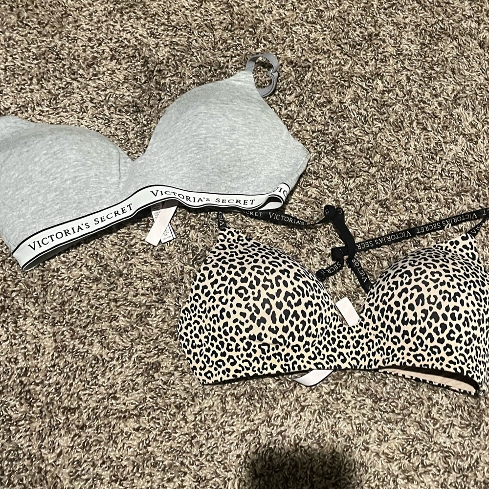 Victoria’s Secret Wireless Push Up Bras 34C